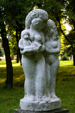 Статуя в парке на острове Канта в Калининграде