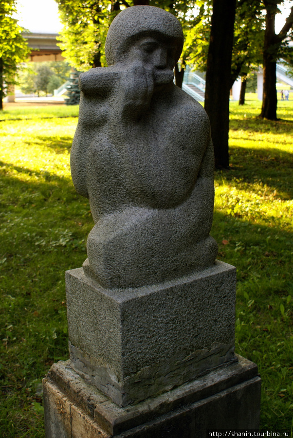 Статуя в парке на острове Канта в Калининграде Калининград, Россия