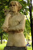Комсомолка — статуя в парке на острове Канта в Калининграде