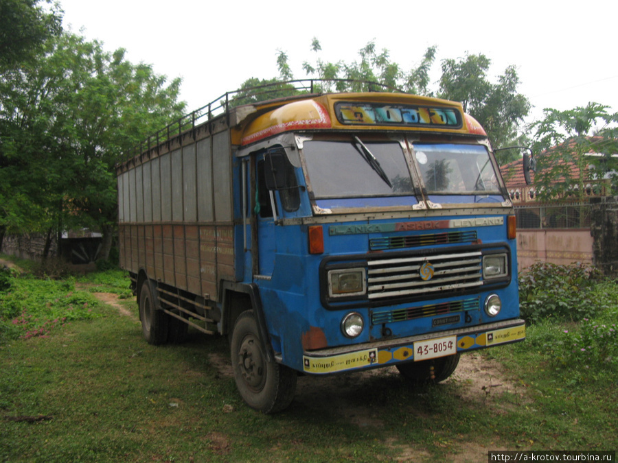 Много старых машин, как и везде в Северной Провинции Северная провинция, Шри-Ланка