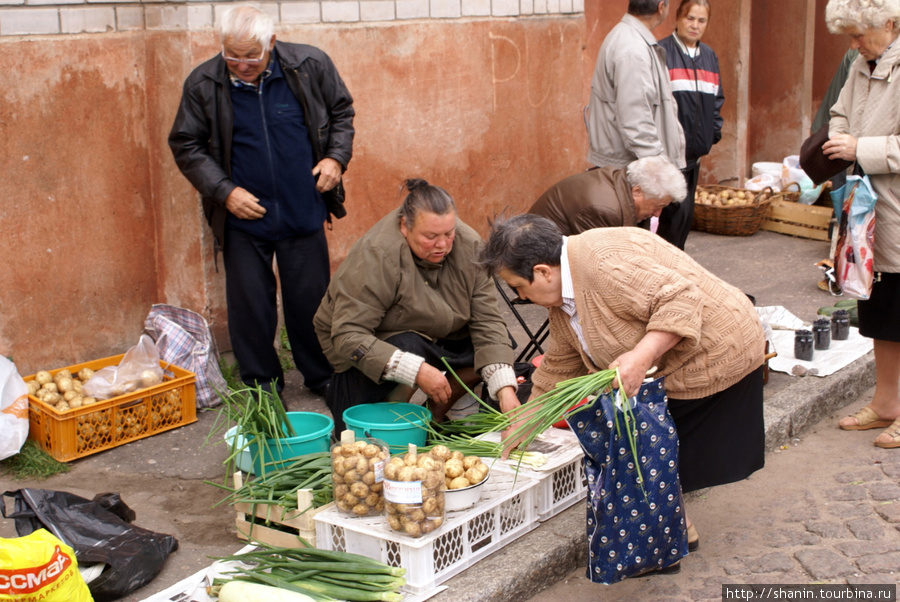 На уличном рынке в Советске Советск, Россия