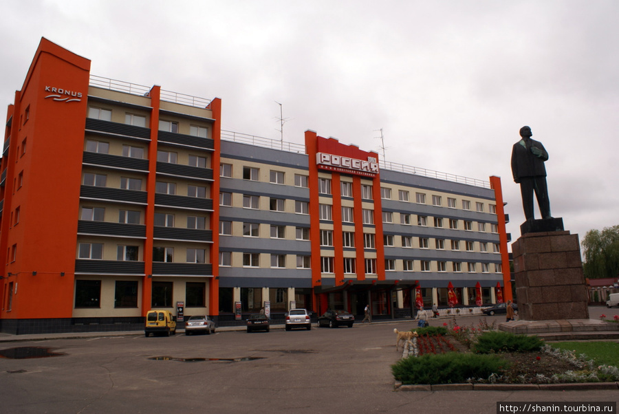 Все, как и положено — советская гостиница Россия и памятник Ленину Советск, Россия