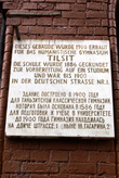 Мемориальная табличка на здании Тильзитской гимназии в Советске