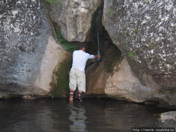 После нескольких часов без воды, мы нашли водопад... Алушта, Россия