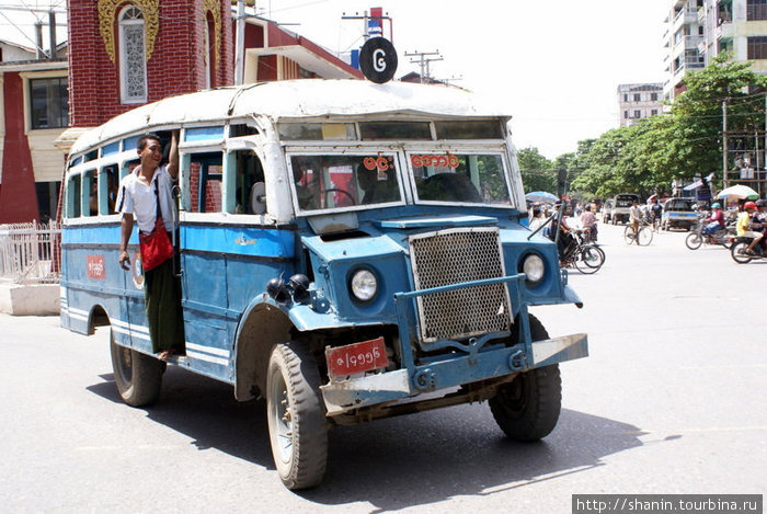 Городской автобус в Мандалае