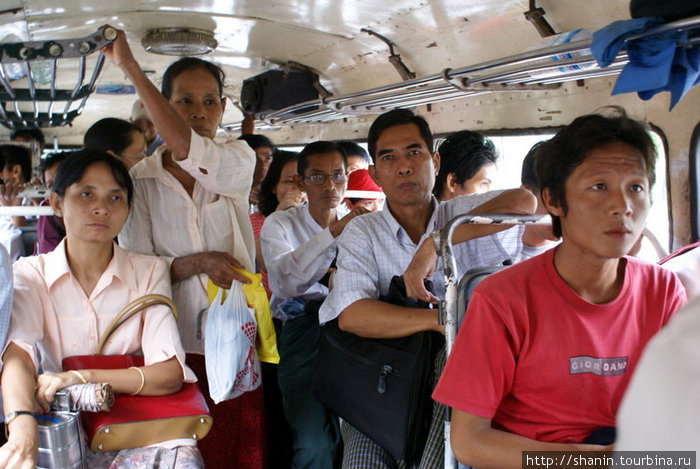 В автобусе Кийякдо, Мьянма