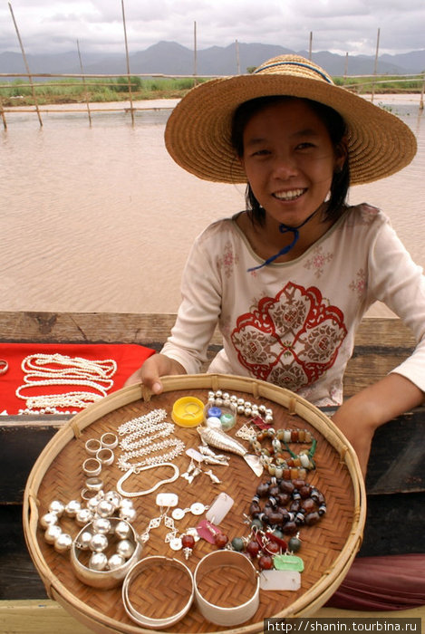 Торговка сувенирами Мьянма