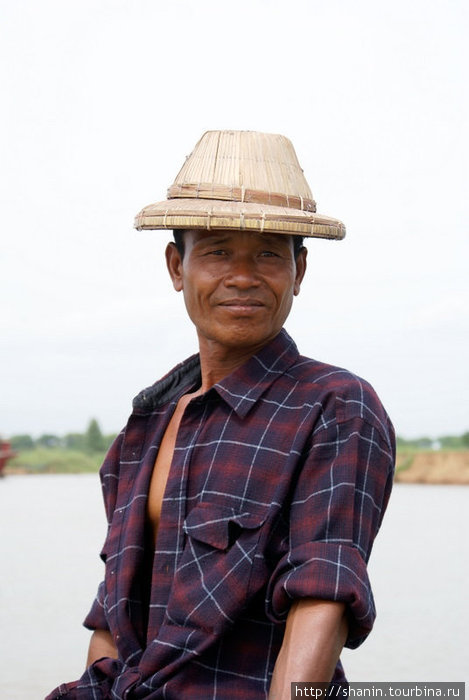 Лодочник в шляпе Мьянма