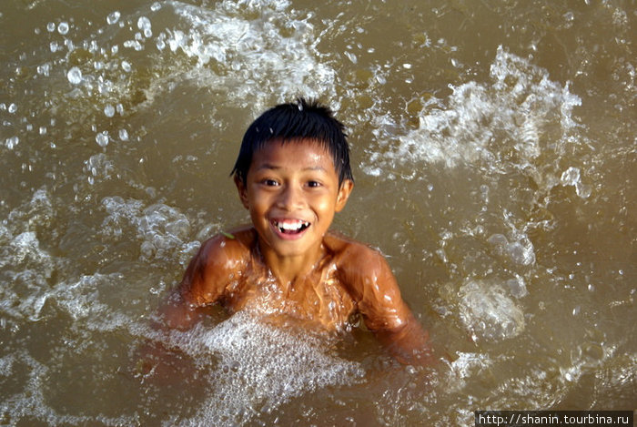 Нет ничего лучше купания — пусть и в не очень чистой воде Мьянма