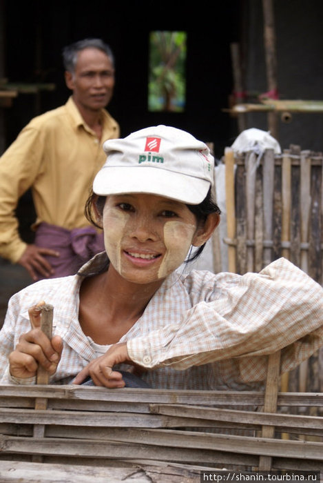 Белила на щеках — это красиво Мьянма