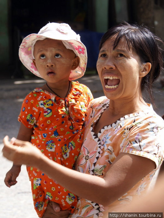 Женщина с ребенком Мьянма