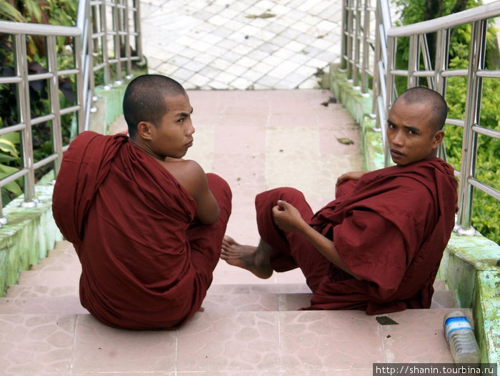 Два монаха Мьянма