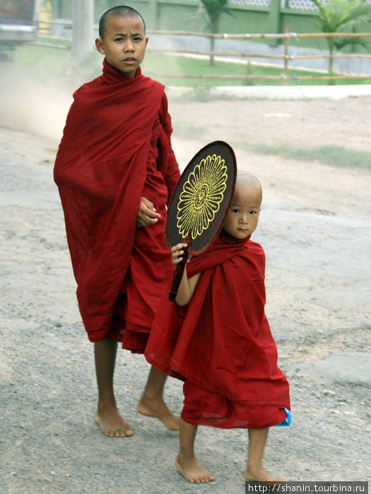 Молодые монашки Мьянма