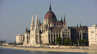 Здание венгерского (самое большое в Венгрии здание)  парламента....