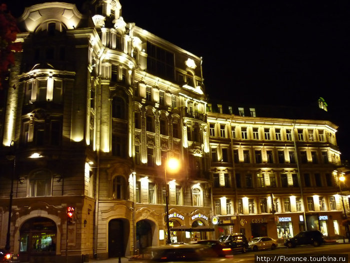 Австрийская площадь ночью Санкт-Петербург, Россия