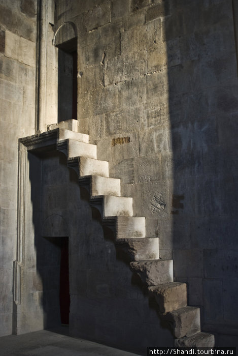 Лестница внутри монастыря Нагорно-Карабахская Республика (до 01.01.2024)