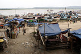 Трущобы на берегу Иравади