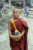 Живут бедно, но монахов подкармливают