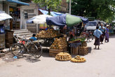 Ананасы на уличном рынке
