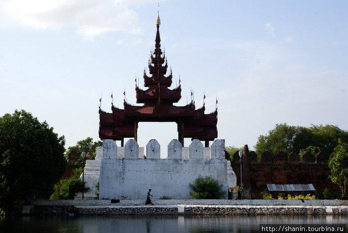 Ворота королевского дворца Мандалай, Мьянма