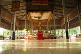 Будда в павильоне на пути наверх