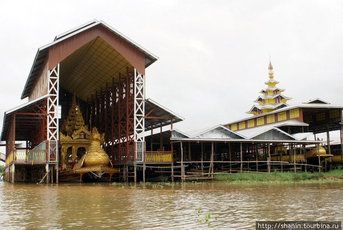 Храм и ангар для священной лодки Ньяунг-Шве, Мьянма
