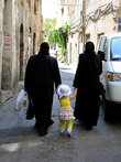 Двое ниндзя похищают сирийскую девушку
