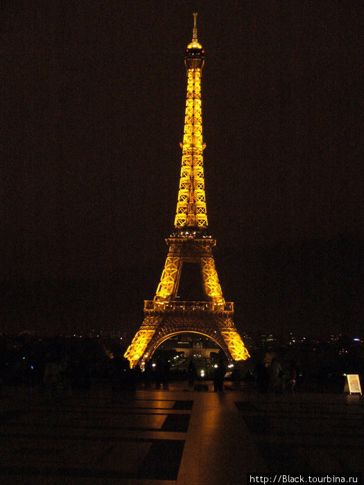 Эйфелева башня ночью Париж, Франция