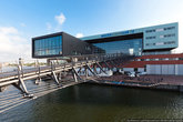 Muziekgebouw aan ’t IJ — это современный концертный зал. Здание было спроектировано датской архитектурной студией 3XN.