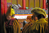 В тот день Панчен Лама приезжал в Шигадзе. По этому случаю все монахи одевали праздничные одежды.