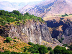 Армения — это горы и ущелья.