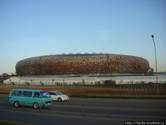 Соккер Сити, также известен под названием FNB Stadium —футбольный стадион в городе Йоханнесбург, крупнейший стадион на территории Африки. На стадионе прошел финал Чемпионат мира по футболу 2010 года. Совето, ЮАР