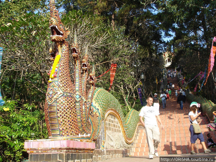 Храм на горе Дой Сутхеп. Чиангмай, Таиланд