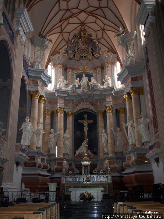 Внутри собора святых Петра и Павла Каунас, Литва