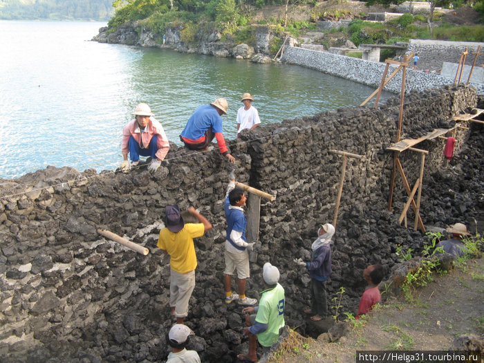 Из лавы получился неплохой строительный материал Кута, Индонезия