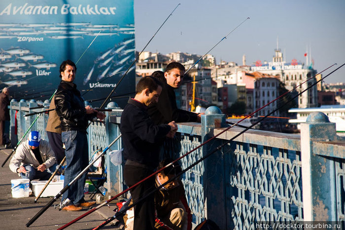 Рыбаки на Галатском мосту