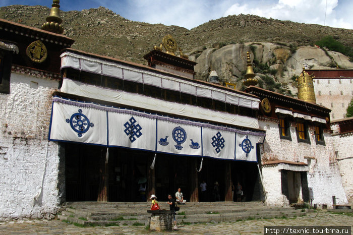 Один из храмов в монастыре Лхаса, Китай