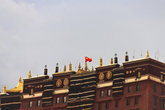 А над Potala Palace сейчас развевается флаг КНР...