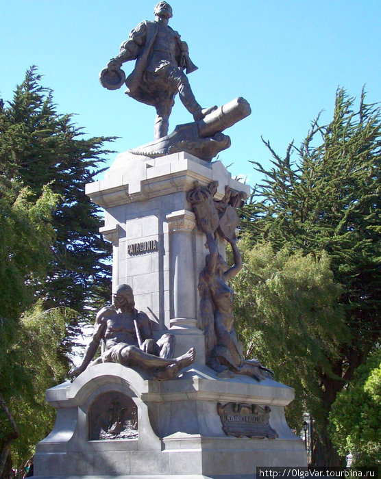 Памятник Магеллану на  Плаза де Армас Пунта-Аренас, Чили