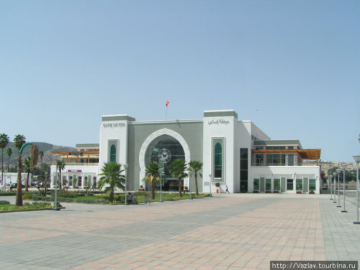 Железнодорожный вокзал Фес, Марокко