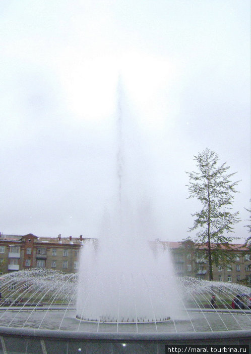 Когда упругая струя нового фонтана ударила в небо, трудно было удержаться от восторга Рыбинск, Россия