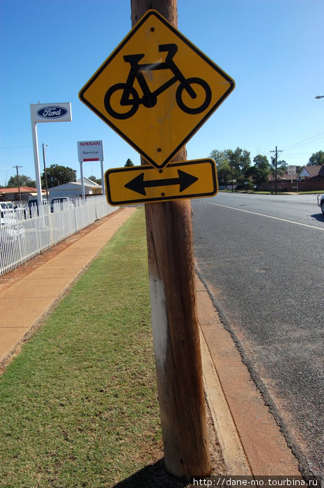 Дорожный знак Кобар, Австралия