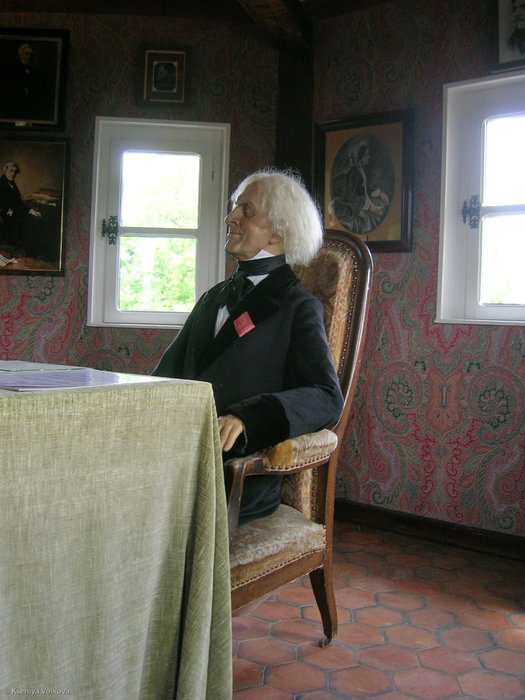 Жюль Мишле собственной персоной, восседает в своем кабинете Васкёй, Франция