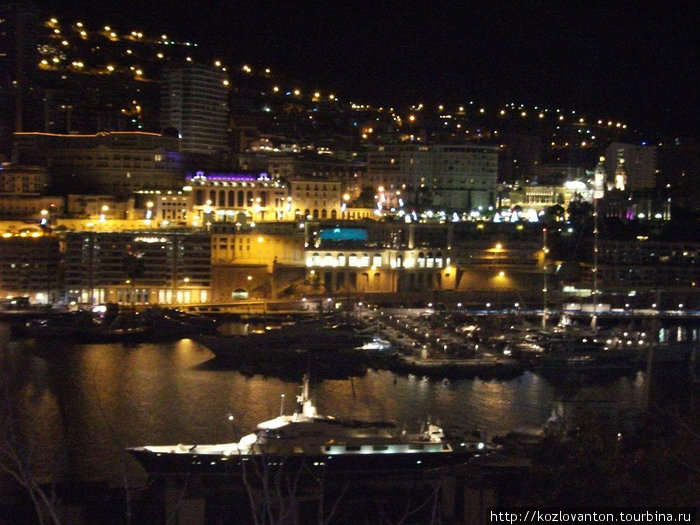 То же место в свете ночных огней. Монако