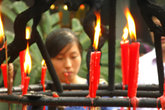 Сам монастырь действующий, много буддистов приходит в него, чтобы поставить свечку. Интересно, что в зависимости от региона буддизм сильно разтличается. Здесь он совсем не такой, как в Тибете