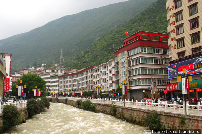 Река очень бурная Кандин, Китай