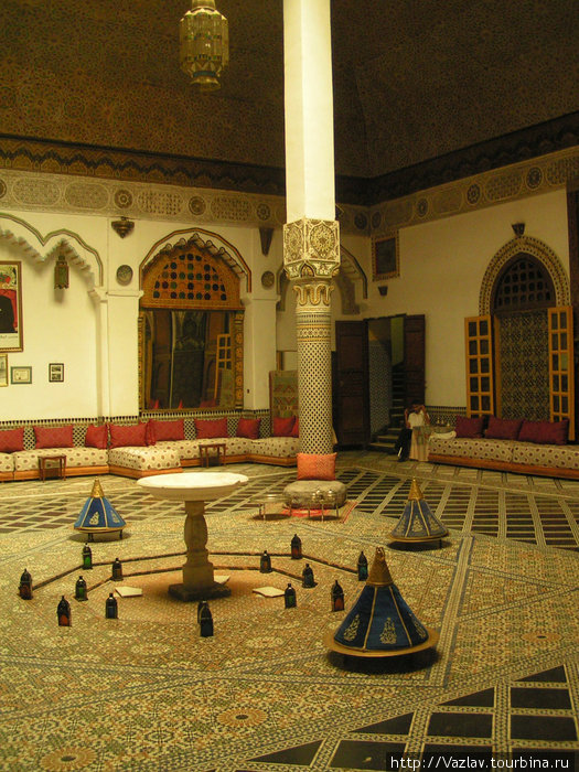 Одно из помещений дворца Фес, Марокко