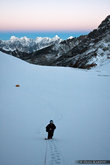 Переночевав под перевалом Чо-Ла выходим на основное восхождение — вершину Нирека (6150м.)