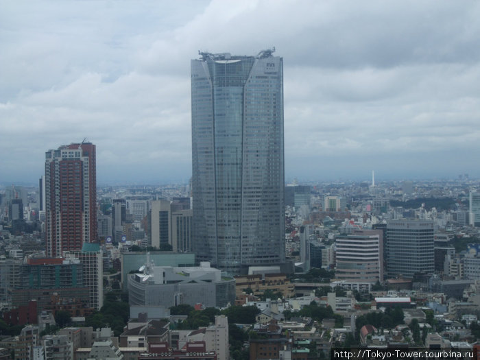 Зоппонги-хиллз — здание, находящееся в районе Роппонги. В здании 54 этажа, на 52 находиться крытая смотрительная площадка. На 54 открытая и падочная площадь для вертолётов. Токио, Япония