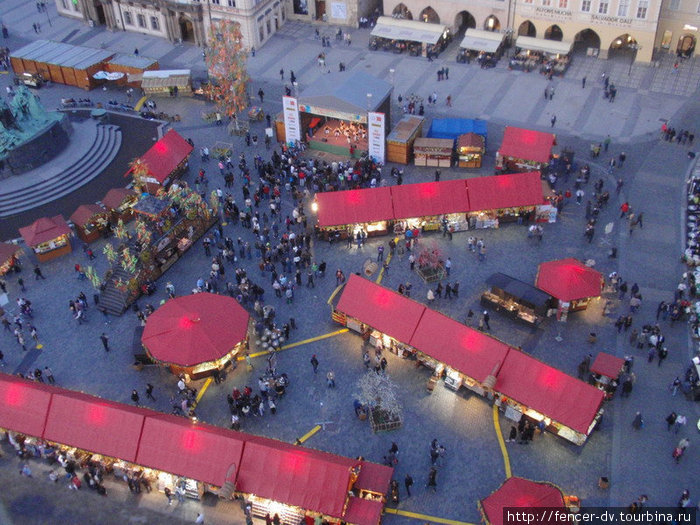 А на Пасху на Староместкой площади открывается ярмарка. Прага, Чехия